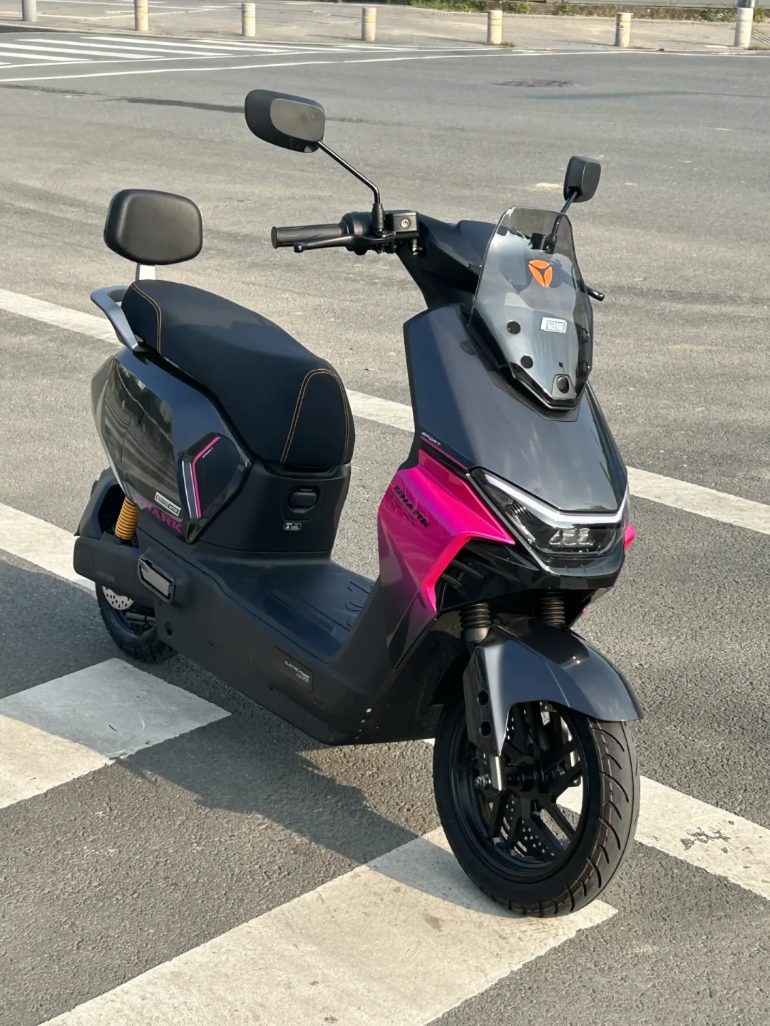 4月集体涨400、9月集体降1500：国庆买雅迪是抄底吗？翻完调价函、中报、地补新政和几十条门店促销帖，买、等、叠优惠、防背刺四笔账我算清了