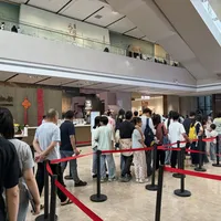 国庆的浪第二天才起:今早9点辽博有人报“乌压压”有人报“没多人”——三星堆48小时从“5-7号还有票”翻到售罄、湘博8:50没地方放脚,剩5天的4类安全区、3个反杀时段全核了