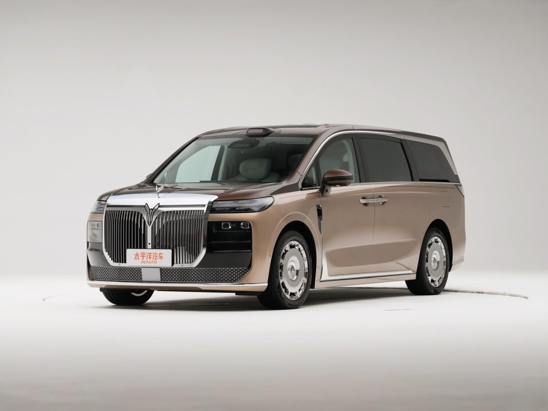 V9登顶、梦想家9小订3万：国庆逛展的40万级MPV买家，先对完这两套