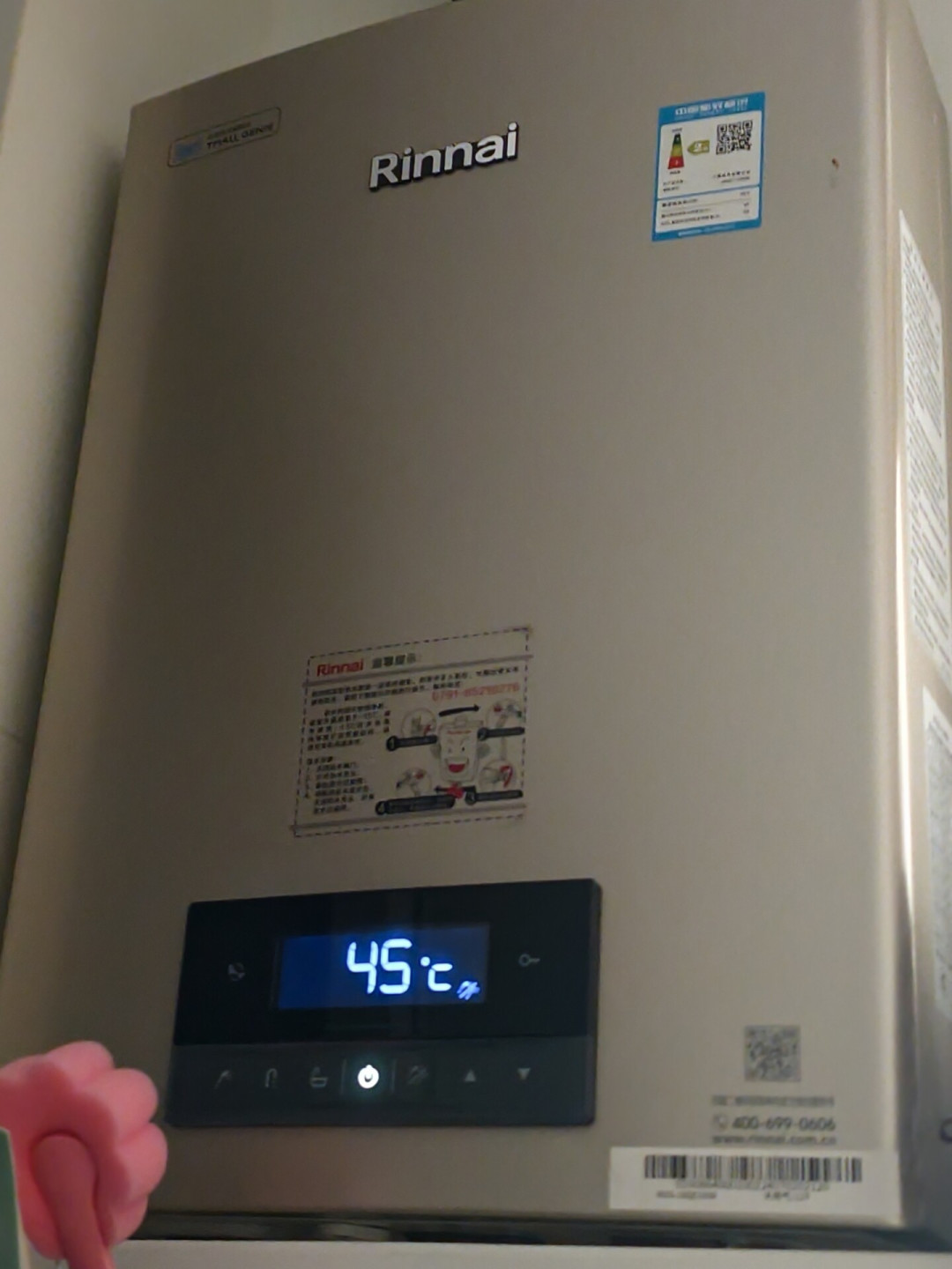 降温换热水器的软文先冲进了信息流:B站国庆首日一天发35条、点赞全不过1,知乎18篇