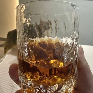 麦卡伦12从800+跌到518、山崎新款原价买不到：新国标后的第一个国庆，威士忌的三本账和背标四行字，先对完再掏钱