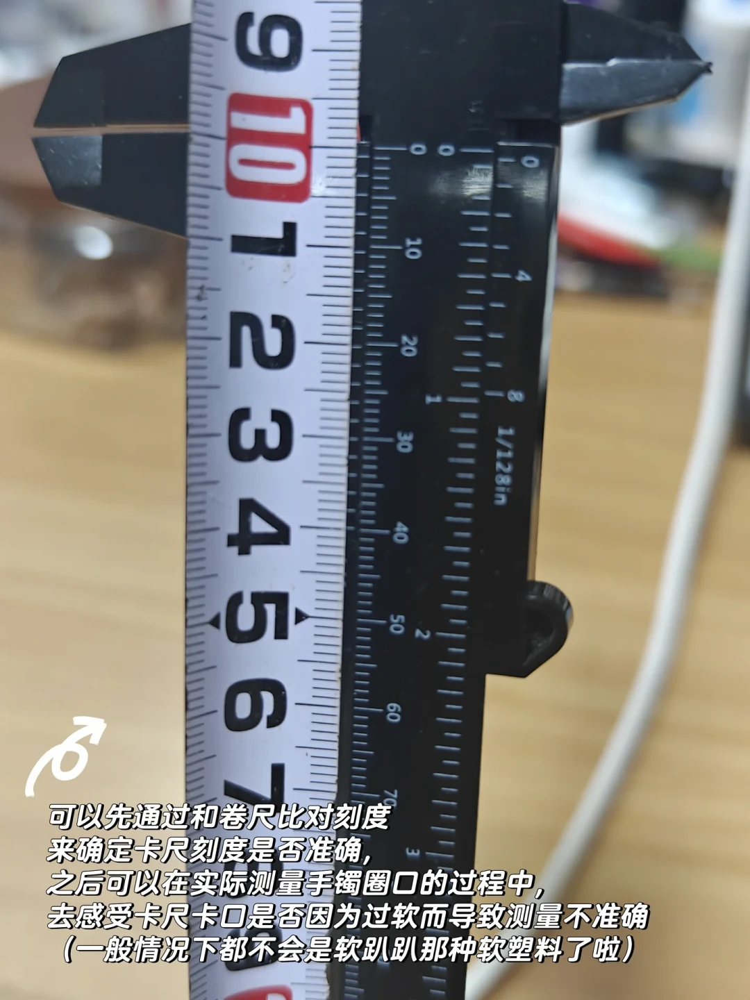 「15块的卡尺能读出数就行」对上「读数跳一次,一批件全废」:翻完20.6万播放的三选一争论楼385条评论、2百+回复的十倍价差对比楼、90条评论的15元拆解楼、39条评论的卡尺维修楼,加上9月以来连发的验假楼和马尔200元国产新品线报,我把第一把卡尺拆成三笔账、一张原点栅数表和四条红线