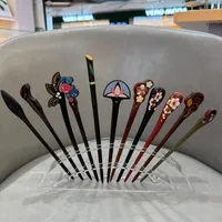 谭木匠发簪已经摸到999元档：翻了6条高热发簪帖的首页评论和40条高收藏盘发教程，第一支簪子合不合适，看的是你的头发，不是你的手