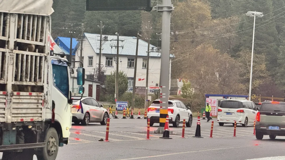 独库公路官宣10月8日20时冬季封闭:去年10月10日封、今年10月2日南北段已因雪分段封死——国庆后半程穿越独库的三种人,先把这几笔账算完