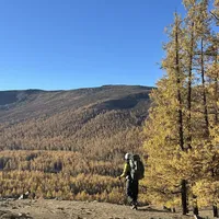 一边说"穿上显命苦"，一边说"垭口上能救命"：第一件冲锋衣，你花的到底是哪笔钱？