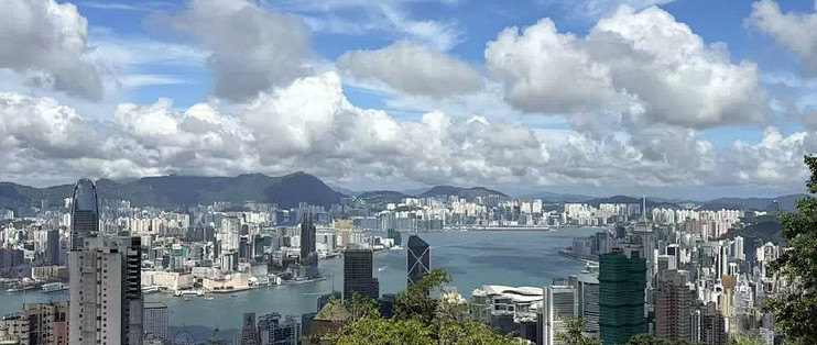 月满维港烟花起，双节漫步港澳醉夜色