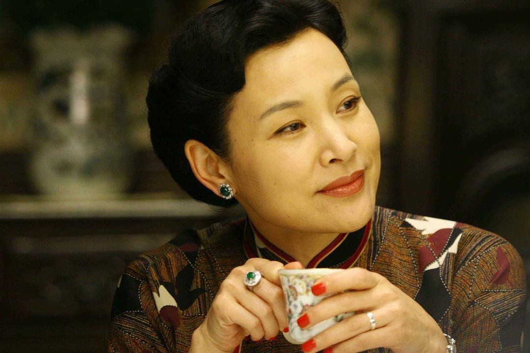 《色,戒》拉片完结了,第三遍重看前先听我一句劝:你收藏的“视听语言”内容至少两例自曝是AI生成,摄影指导的真名、门口那道焦点,工艺层能核实的我摆完了