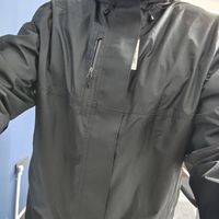 你认为迪卡侬冲锋衣如何,拼多多版