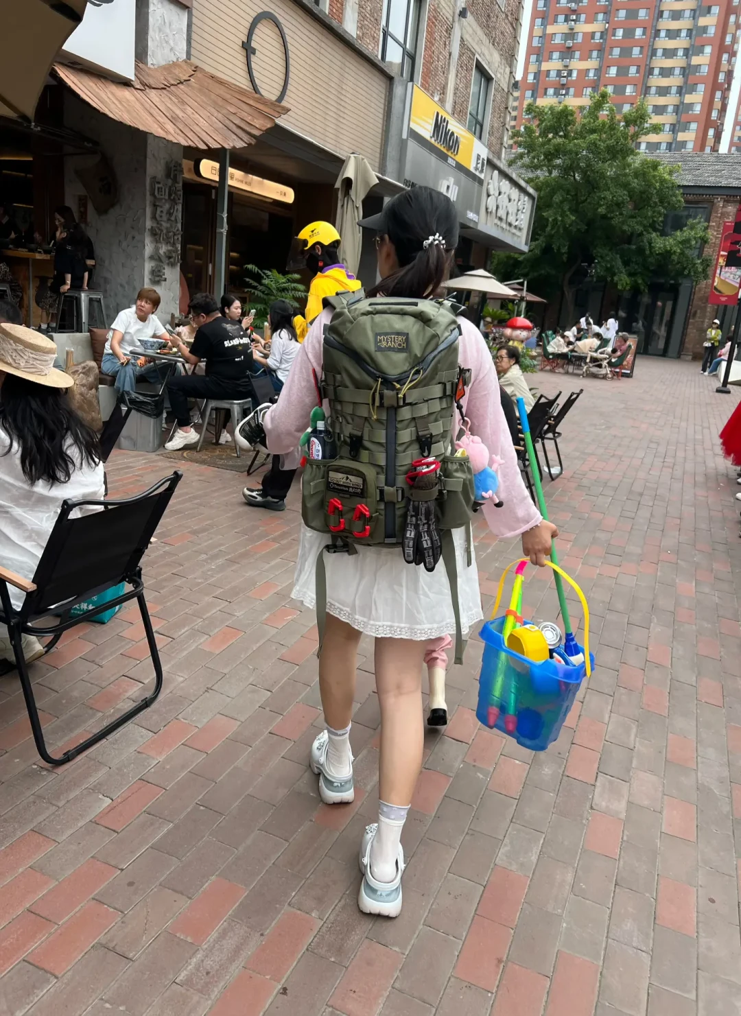 节后第一班地铁,正在审判2day:六年帖、改造党与43条评论的卖包账,330多条评论把神农通勤党分成三本账