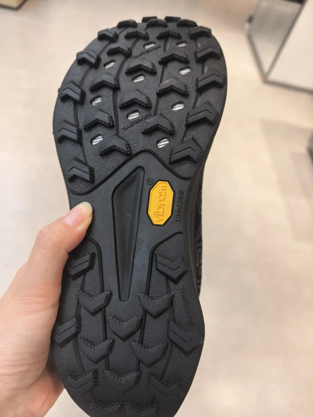 索康尼把秋冬鞋分成了四条路,但帖子里全混成了