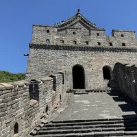 国庆后的长城徒步账：10.8到重阳才是真"爬墙"窗口，从水关35元的空墙到金山岭1600米爬升，难度梯度、重阳节徒步节报名和费用模型一次排开