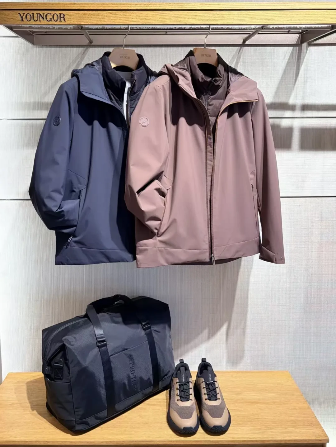 羽绒服低至3折、羊绒大衣塞鹅绒内胆:双11前全国雅戈尔柜子都在推冬装,我把货号和残值捋成了一张三档价位表