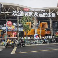 国庆8天假第4天，"什么叫明天的redland今天抢到票"124条评论蹲守帖和"全岛被断网歼灭"吐槽帖同屏刷屏：把假期最后两天交给REDLAND之前，先把票、动线、信号这三本账对完