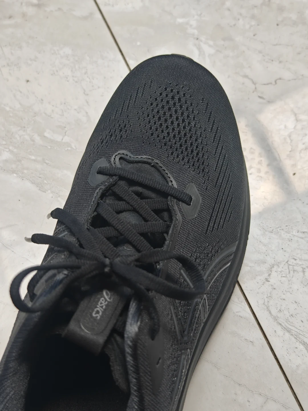 GEL-KAYANO 33换代第一年:4D支撑系统退役,官旗1390、百补跌到700出头——