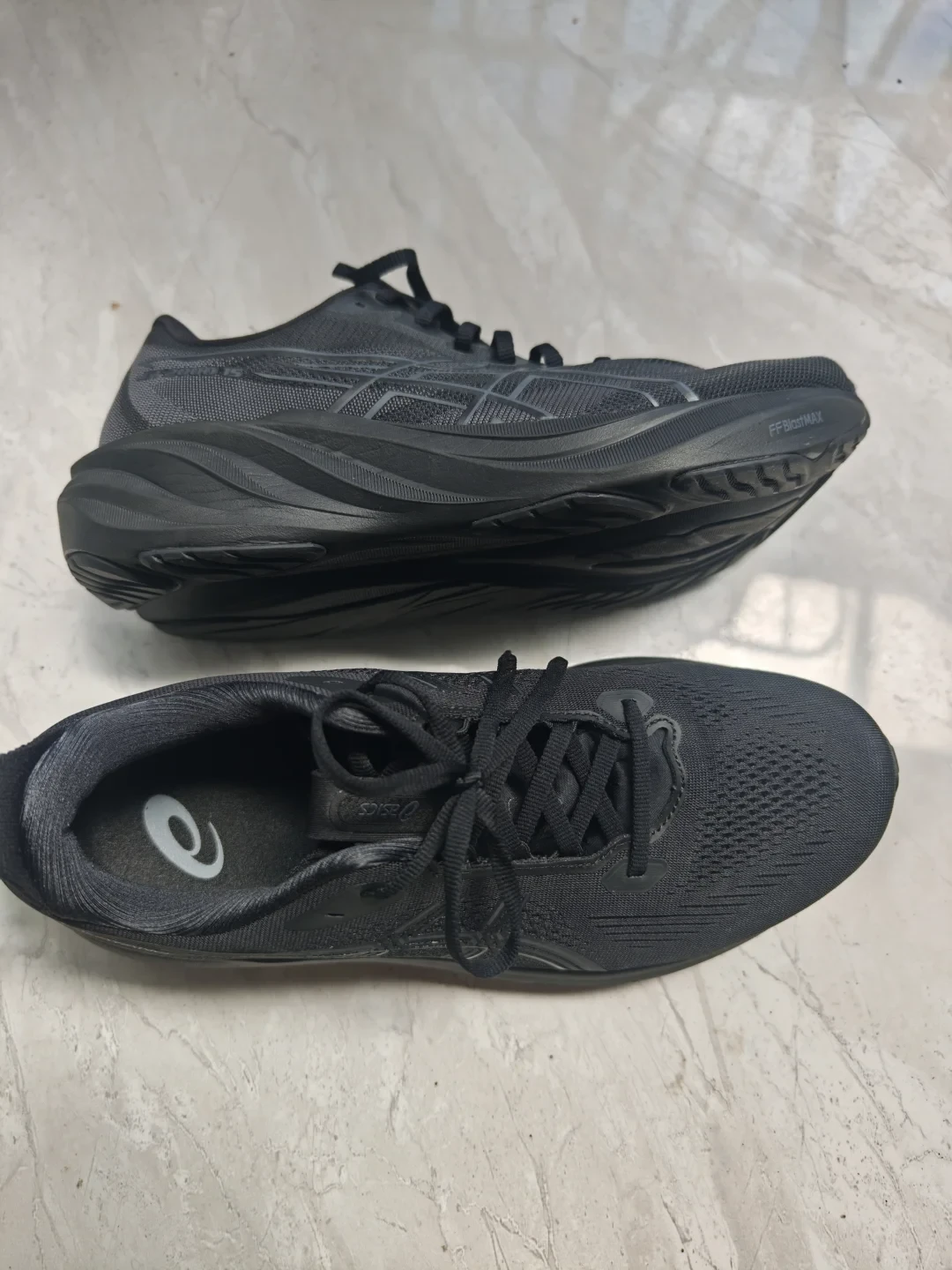 GEL-KAYANO 33换代第一年:4D支撑系统退役,官旗1390、百补跌到700出头——