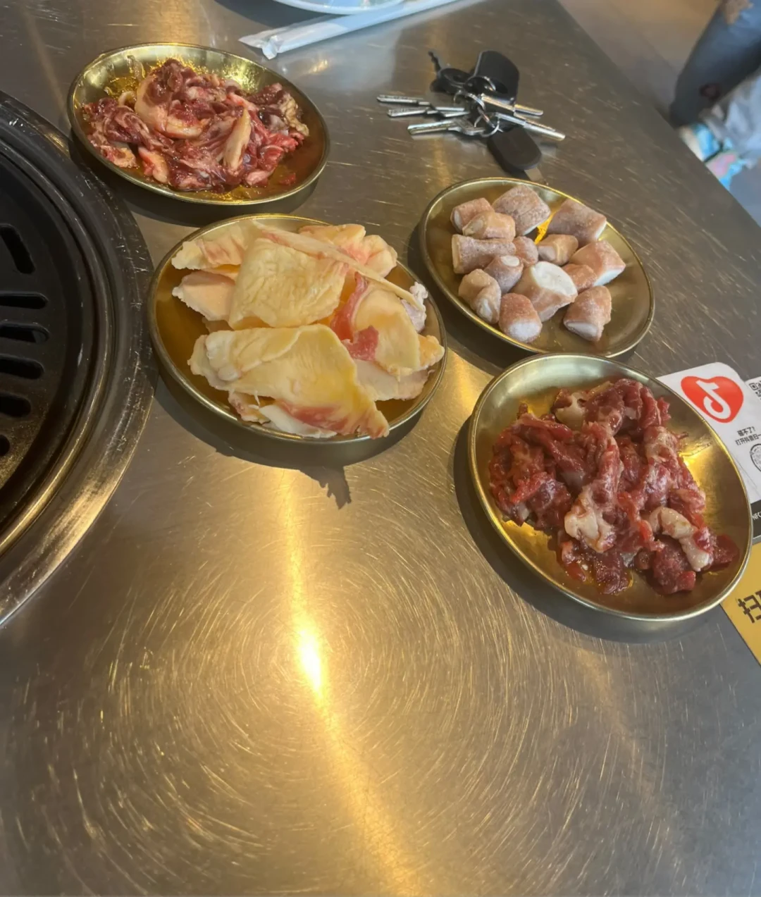 49元一盘、70元一位、19块9一斤：国庆这顿烤肉开烤前，肉食者先把这三笔