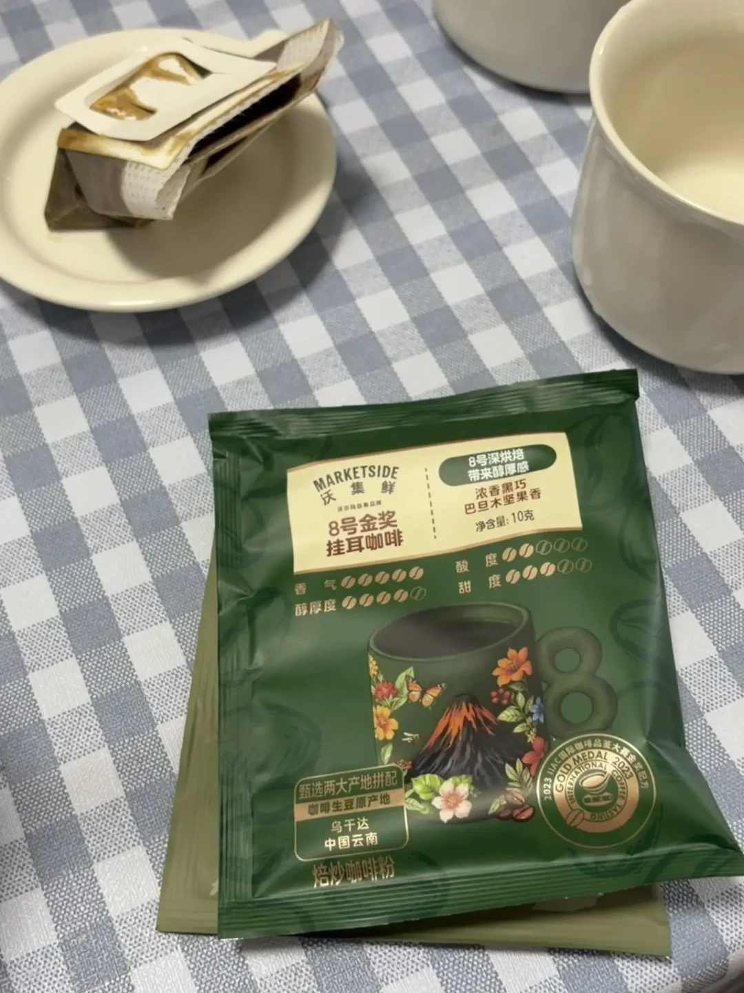 现磨降到3块9,抽屉里的挂耳还囤吗?我把10月的挂耳价格和这轮低价战的账对完了,三类口粮党各有各的答案