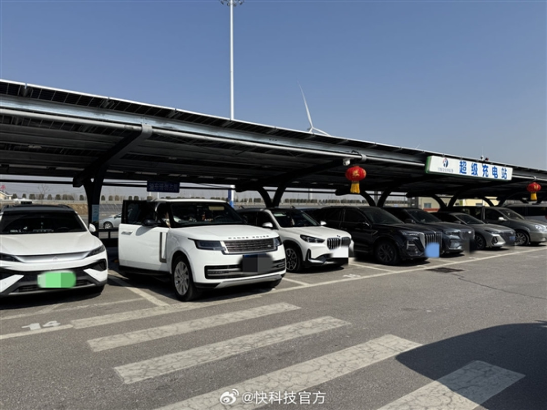 为省18元油钱耗4小时!增程车挤200辆队伍充电引大争论
