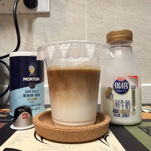 瑞幸9.9退场、库迪涨价30%之后，illy机主该把家里那台胶囊机的账重新算一遍了：黑咖党是真翻身，奶咖党先过三道坎