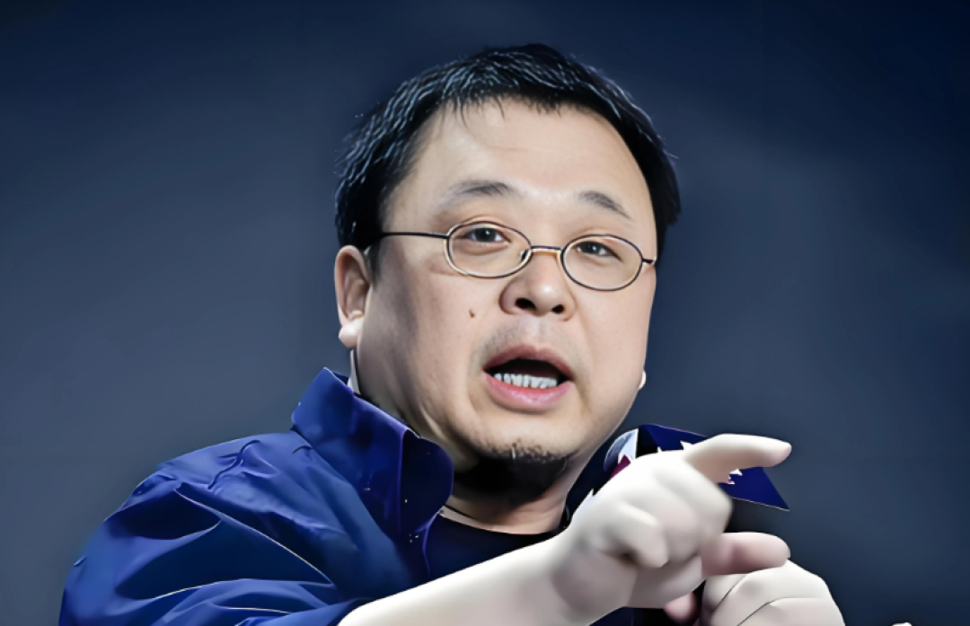 郑刚悬赏查账上热搜这天,没人接那个更要命的问题:锤子科技为什么8年不破产?1500万判决、713万股权冻结和「死不掉」僵局,我替你走了一遍