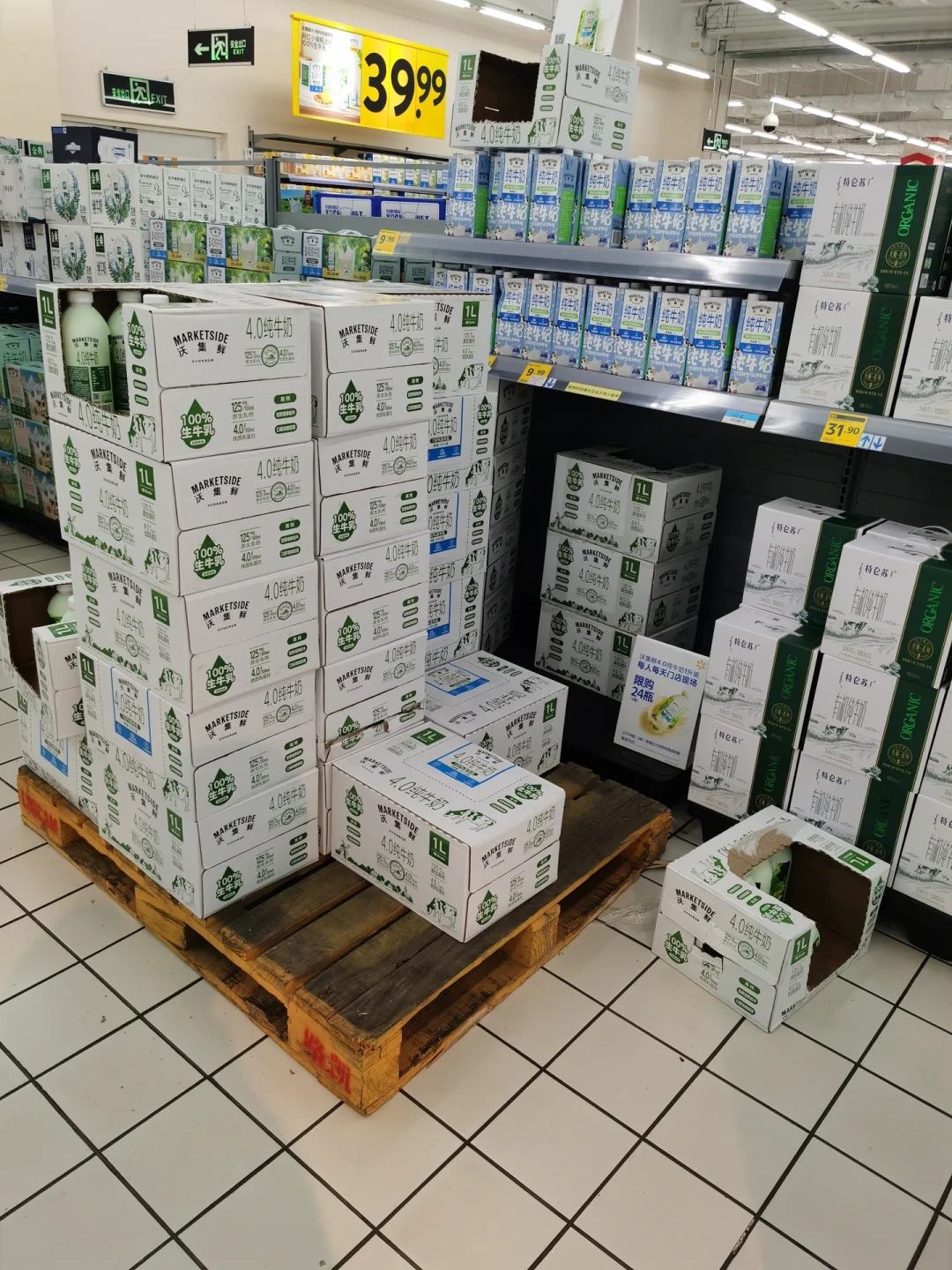 散奶价翻倍、货架还没动:这轮奶价传导的账,谁先涨、谁还能捡漏