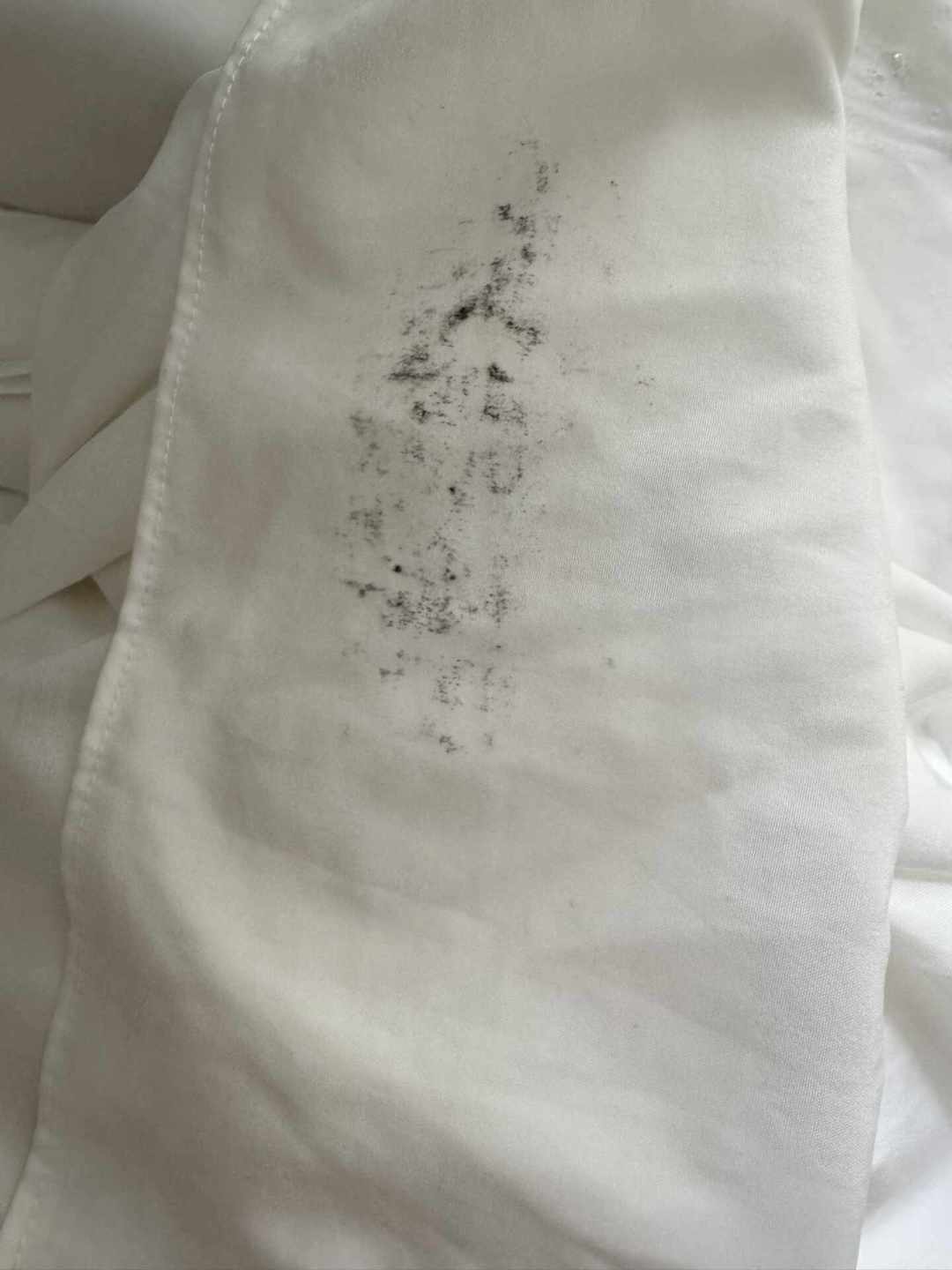 衣服忘在洗衣机里好几天?先别急着重洗,闻味看霉斑