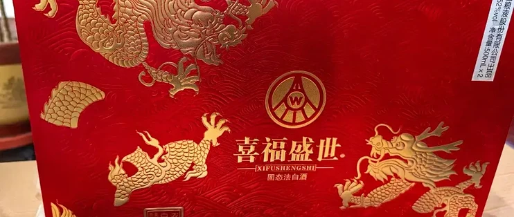 169.9元2瓶的「五粮液」，扫码价1599？十几个投放号从去年12月跑到国庆，11分钟连发8条、B站0播放的「测评」视频10月4日还在更——不是假酒，但「出品」不等于「生产」，扫码价更不是成交价：实体店有人花700多、猫超换购65、还有人479当了冤大头；嫡系族谱和同价位替代清单在正文里，这30秒背标作业比1599的扫码价值钱