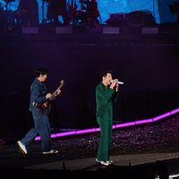 国庆8天假第4天，"首周激活腰斩"帖和"门店直降800"帖同屏刷屏：把6000预算交给Find X10前，先把口径、到手价、窗口这三本账对完