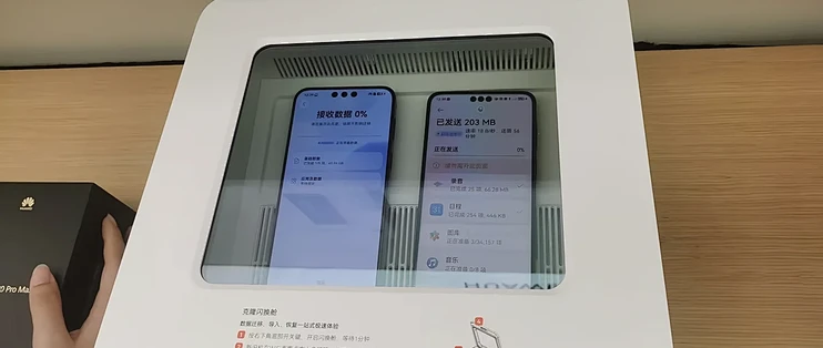 国庆几百万台新机扎堆到货，全卡在「传数据」这一步，这本迁移账我算完了：Mate90有线传400GB十来分钟、iPhone18ProMax传350G要7个多小时，差在你手里那根USB2.0线和发热降频；微信80G从10小时缩到20分钟、「把SIM卡插进新机就能传了」516人点赞、eSIM在移动得先补实体卡——18首发党、Mate90换机党、跨生态党、eSIM党、卖旧机党、不传党，动作线我分人群划好了