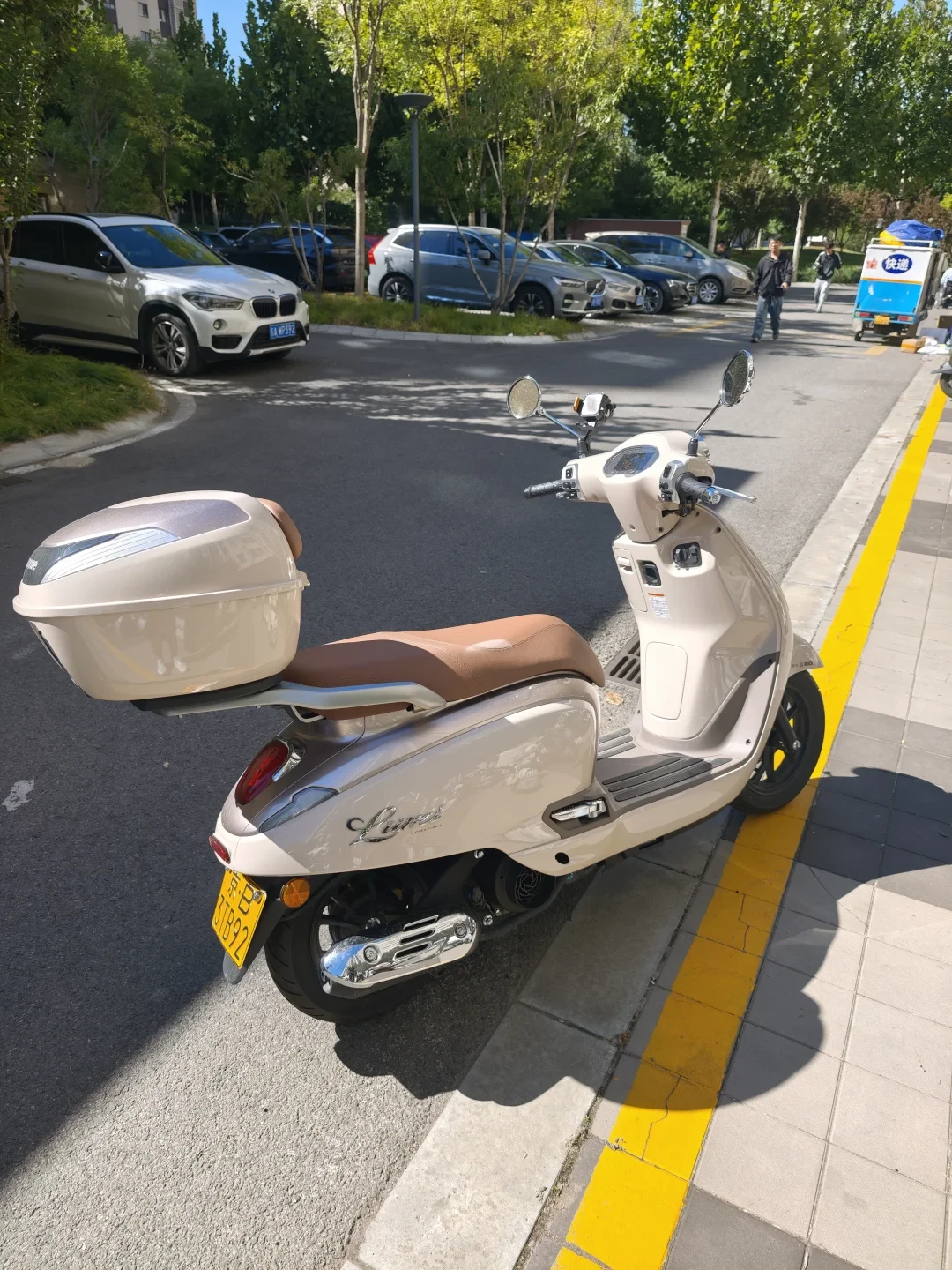 豪爵Lumi原价10380一个月亏两千、落地两万九的准新车收车价两万二:官降波叠节后挂单洪峰,准新车主挂不挂牌,先把折价、流动性、窗口期这三笔账对完