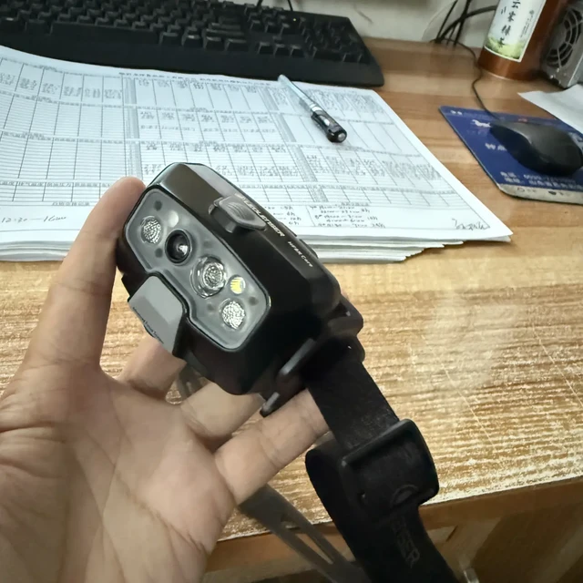双11挑头灯：求推荐的评论区没人喊傲雷——买之前先分清“一顶头灯”和“能上头的手电”