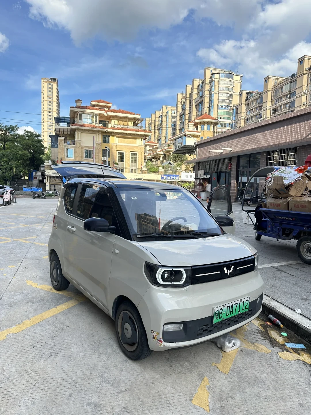 “别超1万”的共识被14700的成交打脸：二手宏光MINIEV的15笔真实成交价与标价、70%电池更换线和39900高于新车落地的荒诞档，国庆后我一次摆清