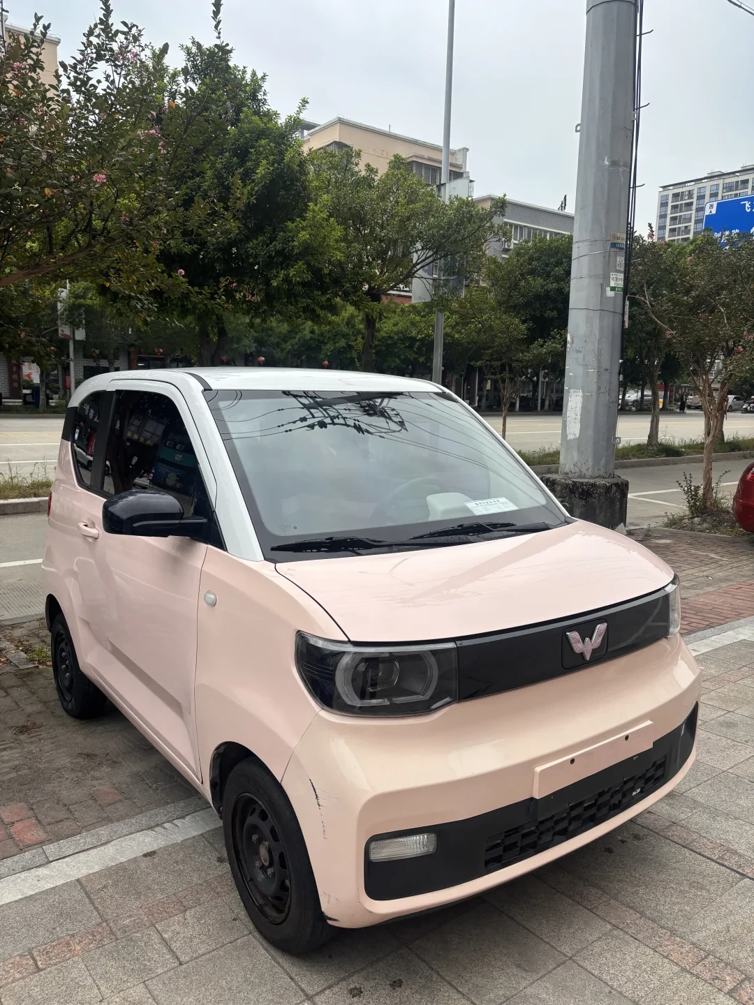 “别超1万”的共识被14700的成交打脸：二手宏光MINIEV的15笔真实成交价与标价、70%电池更换线和39900高于新车落地的荒诞档，国庆后我一次摆清