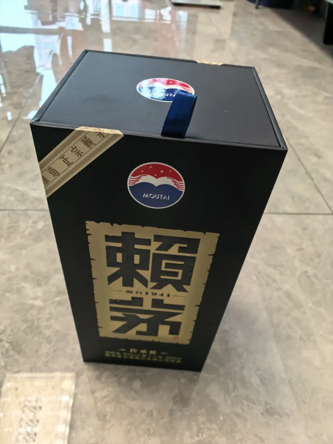 赖茅“越放越值钱”?把传承蓝三年价格曲线和老酒回收报价摆在一起,囤到的叫陈化,不叫增值