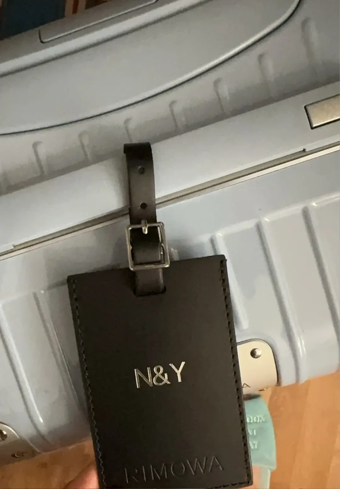 RIMOWA刻字：嘉里卡3个字、国金刻5个，刻错一次躺抽屉两年——烫印前先把四笔账对完