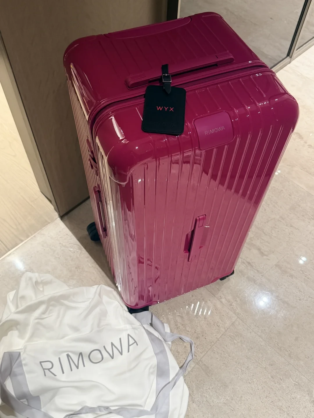RIMOWA刻字：嘉里卡3个字、国金刻5个，刻错一次躺抽屉两年——烫印前先把四笔账对完
