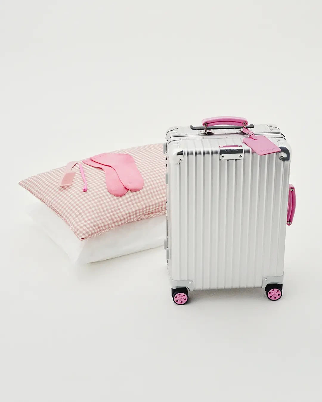 RIMOWA刻字：嘉里卡3个字、国金刻5个，刻错一次躺抽屉两年——烫印前先把四笔账对完