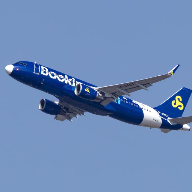 国庆票价涨11.2%，全网骂春秋航空，它却是少数赚钱的那个：把"投诉清单"拆成账本看看