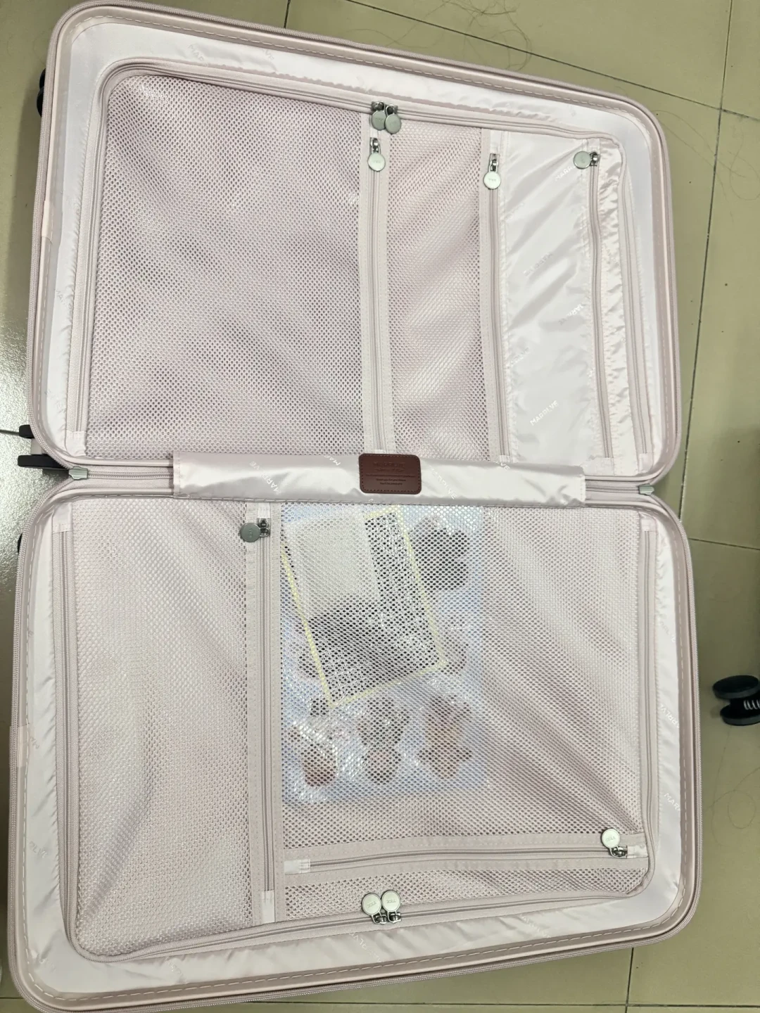 返程箱塞到拉链崩开,先别急着换:高铁只认三边之和130cm,限重20kg,第一个吃掉额度的是箱子自己