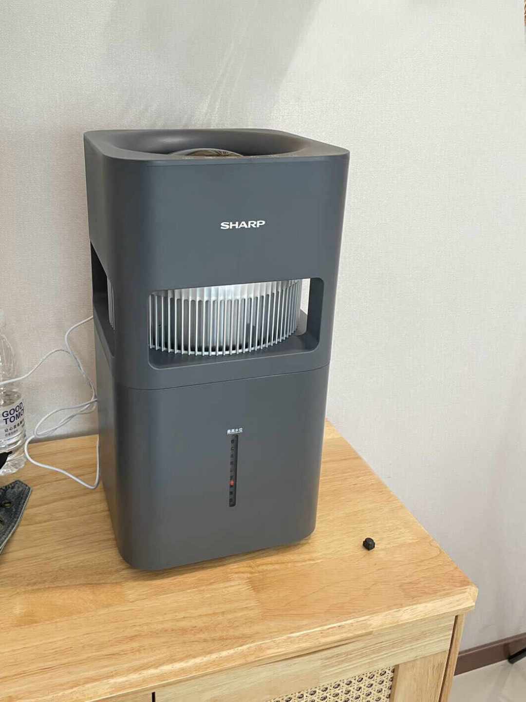加湿器喷一桌白粉?擦没用,问题在你加的水