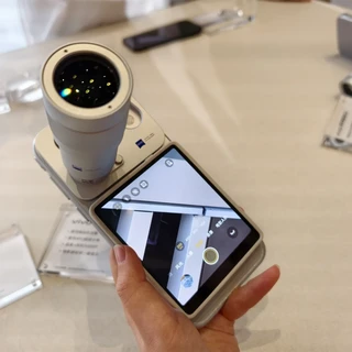 599元随拍屏首周对账：官方确认X300 Pro「适配中」、X300 Ultra实测半可用、第三方平替10米断联——X500机主、老旗舰用户、单人拍摄党各算各的账再决定