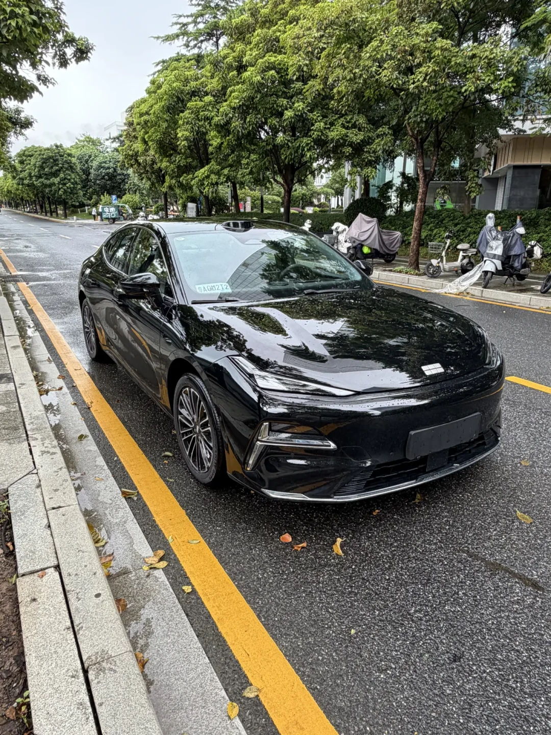 销冠8月上险2143台、店里却喊