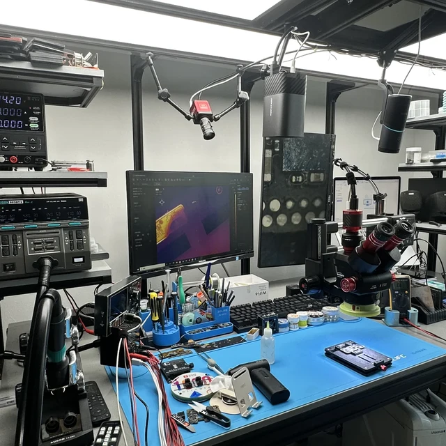 故障窗口刚好卡在刚过保：X300 4个月黑屏、iQOO11两年4个月掉WiFi、FindX7U出保2个月主板就坏——涨价年买一台用四年的手机，先把症状、窗口、延保、维修四本账对完，四类人对号入座