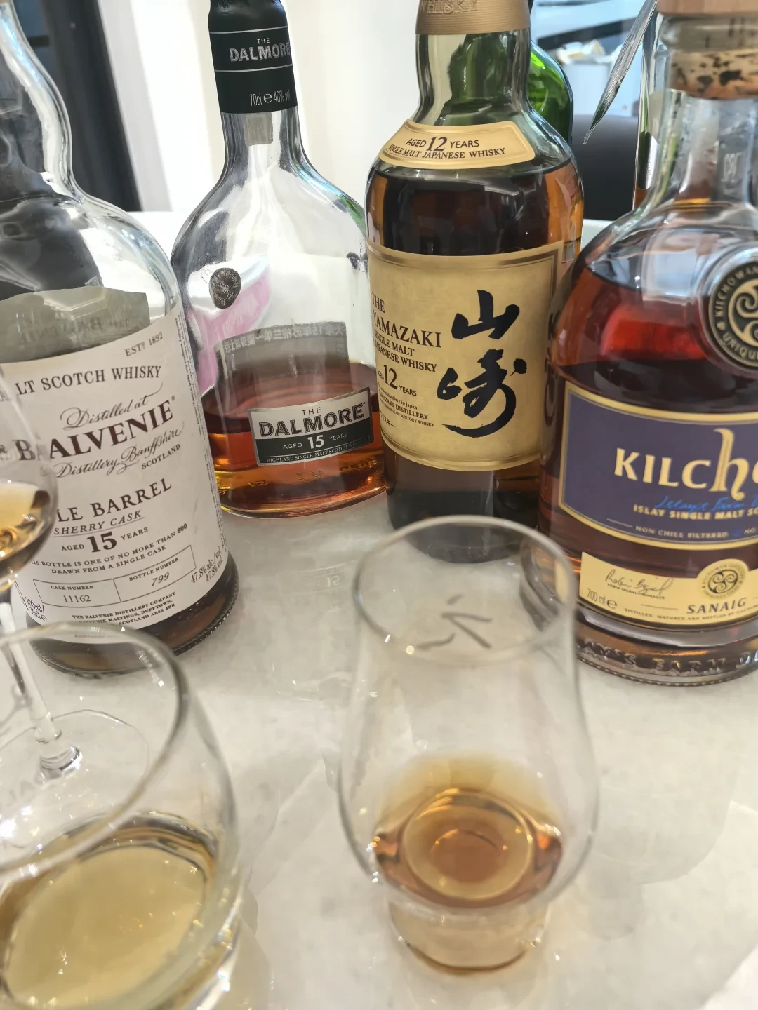 假期收官先清酒柜:半瓶红酒3天变醋、黄酒1周发酸、开瓶老酒价值归零——喝剩、退货、变现三本账对完再动手