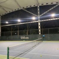 名创招牌被疑"撞脸"威尔胜、大师赛冒出298元同款包：网球风普及的秋天，威尔胜的溢价到底买什么