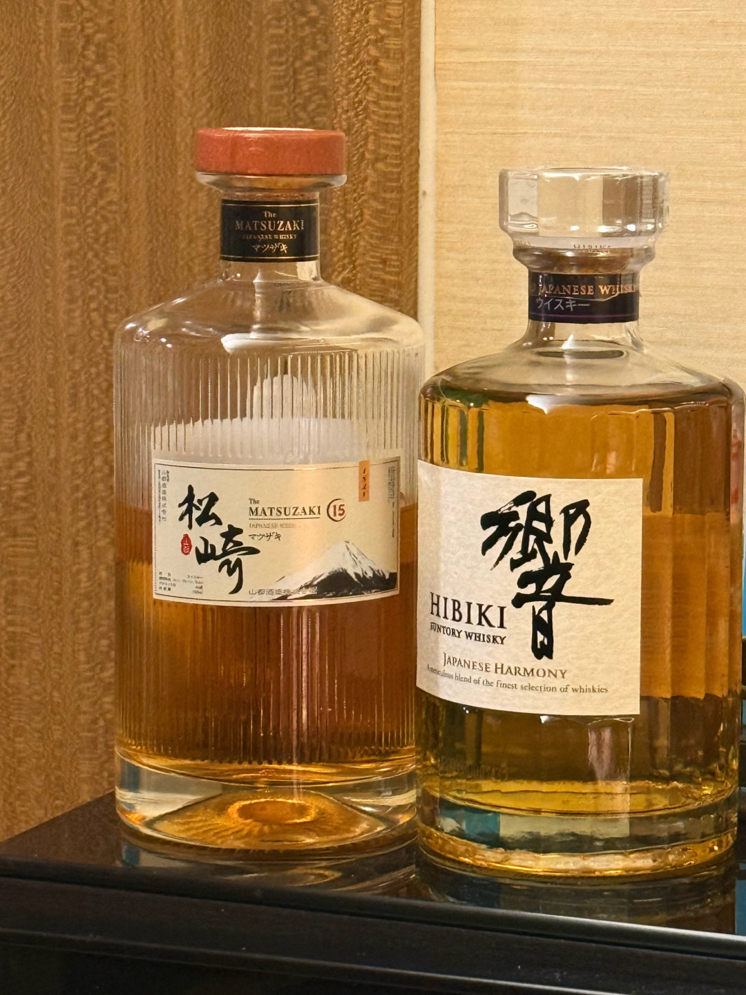 昨晚被153万粉博主挂出来的「松崎15」，那个“15”是商标不是年份：1821年的清酒老铺2017年才拿到威士忌牌照，日本官网真实身份是“桶陈3年的谷物威士忌、3380日元”，国内软文里成了“十六年慢慢等的单一麦芽”，抖音评论区齐刷刷“确实好喝”——投放账、官网账、口碑账、价格账全查完，假期最后一天，这单“廉价日威”想清楚再下