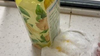白醋洗洁精去除淋浴房水垢
