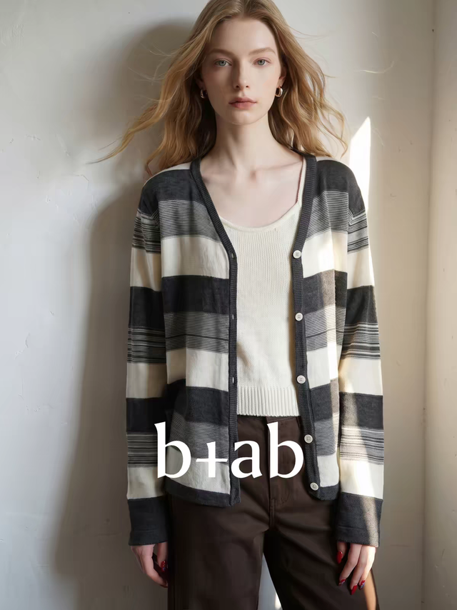 b+ab 这件灰白宽条针织开衫，把复古学院和松弛日常织在一起 📖