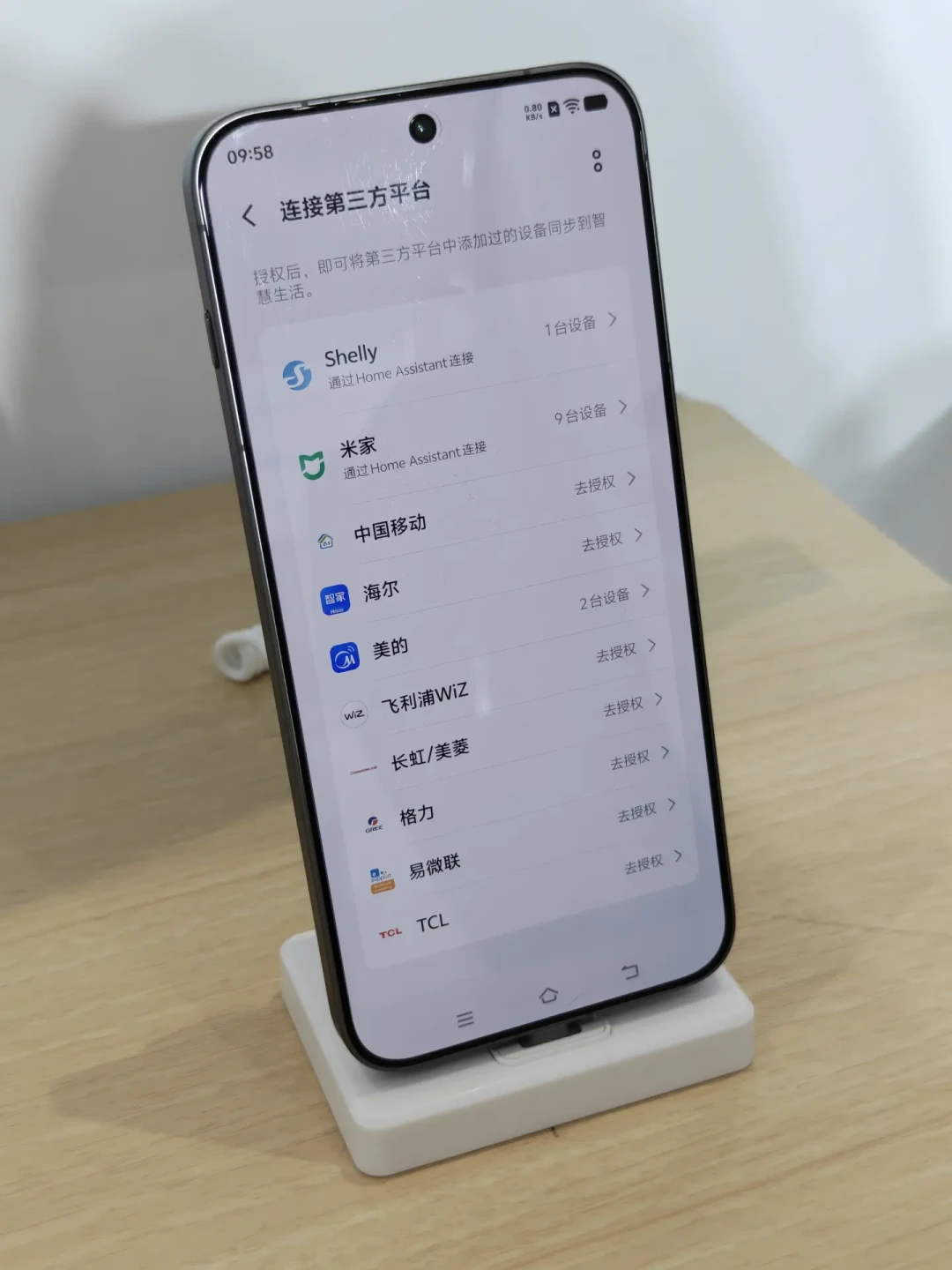 OriginOS7 首批公测明天开推:核完三平台20余篇帖、3条完整评论区与那张“10月9日首批、中端等到2027年1月”的推送表——家有米家设备的vivo用户,先把“换手机控全屋”拆成3层