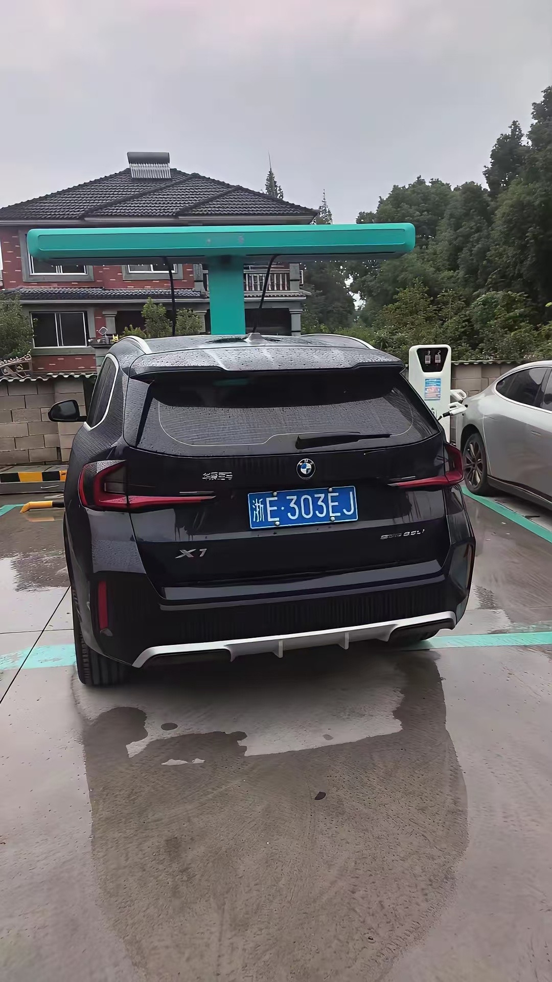 排队200台车、充到80%就得走：增程和纯电这笔账，先算清再骂